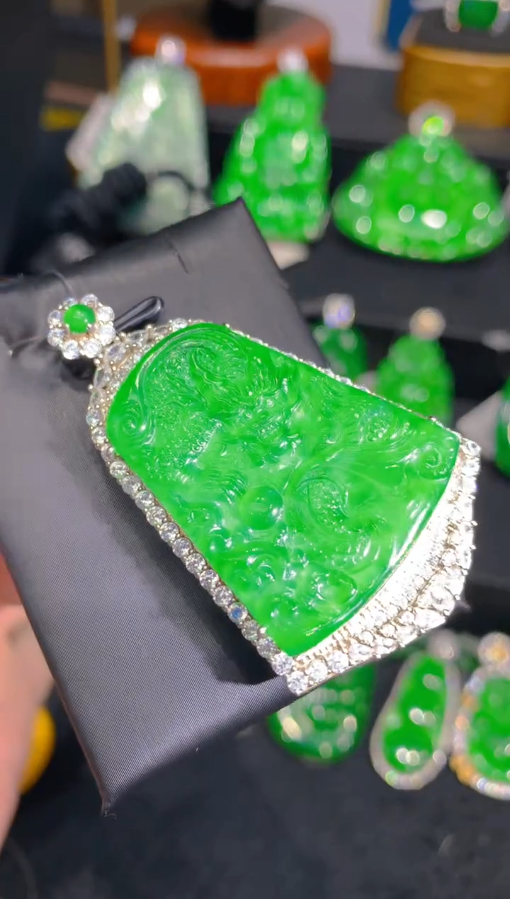 【闪购商品】翡翠颈饰银S925镶嵌32一季