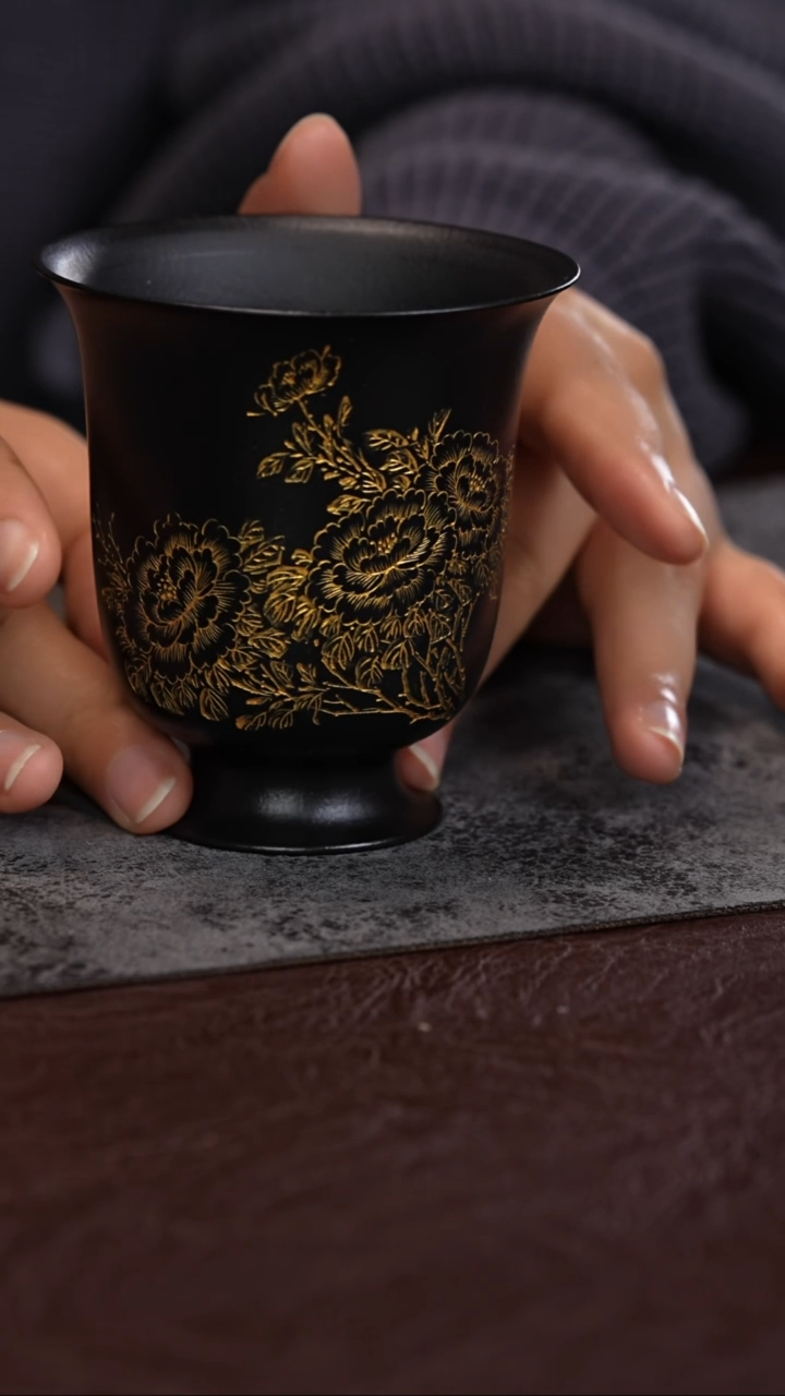 【闪购商品】紫砂茶杯朱泥焐灰 牡丹刻绘 超薄胎主人杯