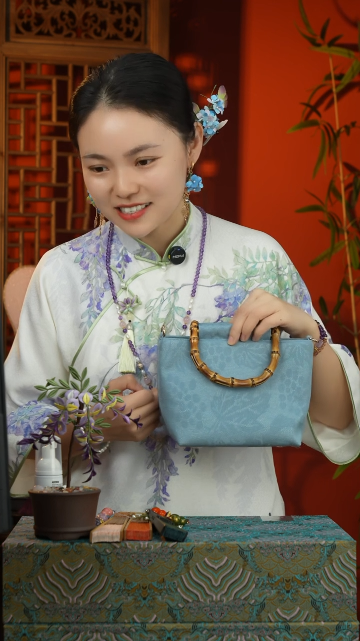 刺绣7.3非遗花罗包包银蓝色