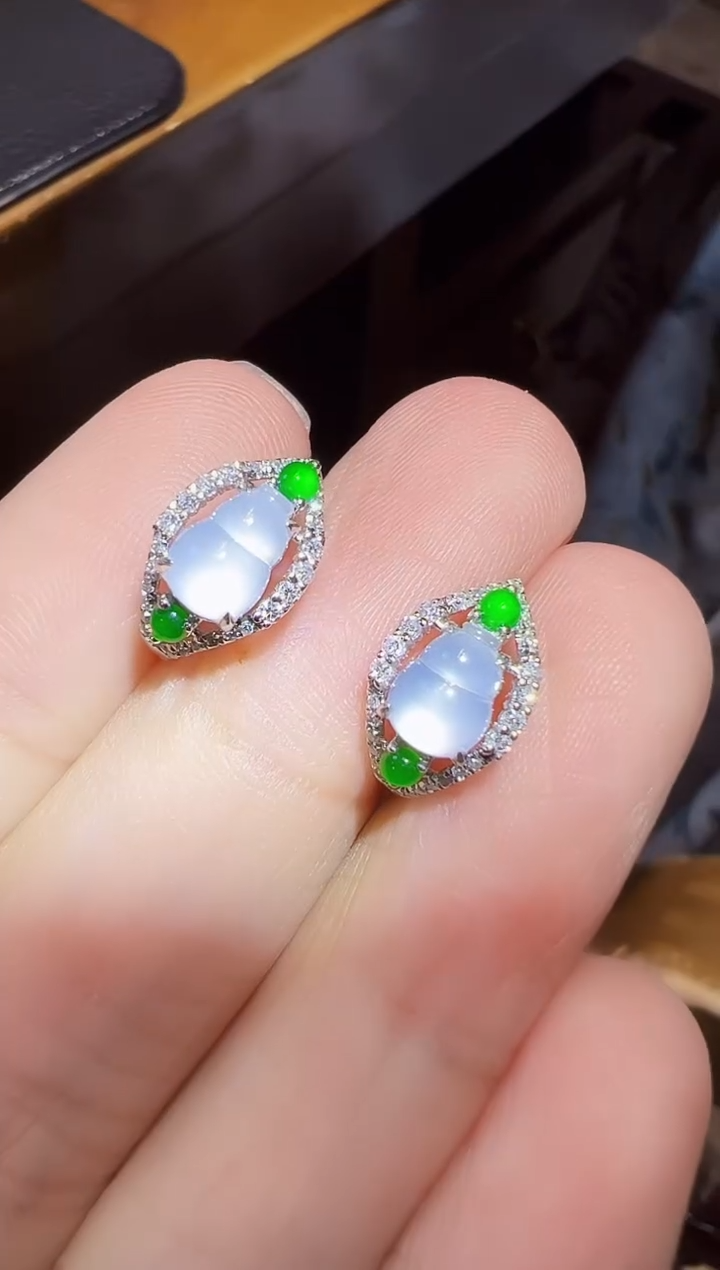 18K金镶嵌翡翠耳环葫芦