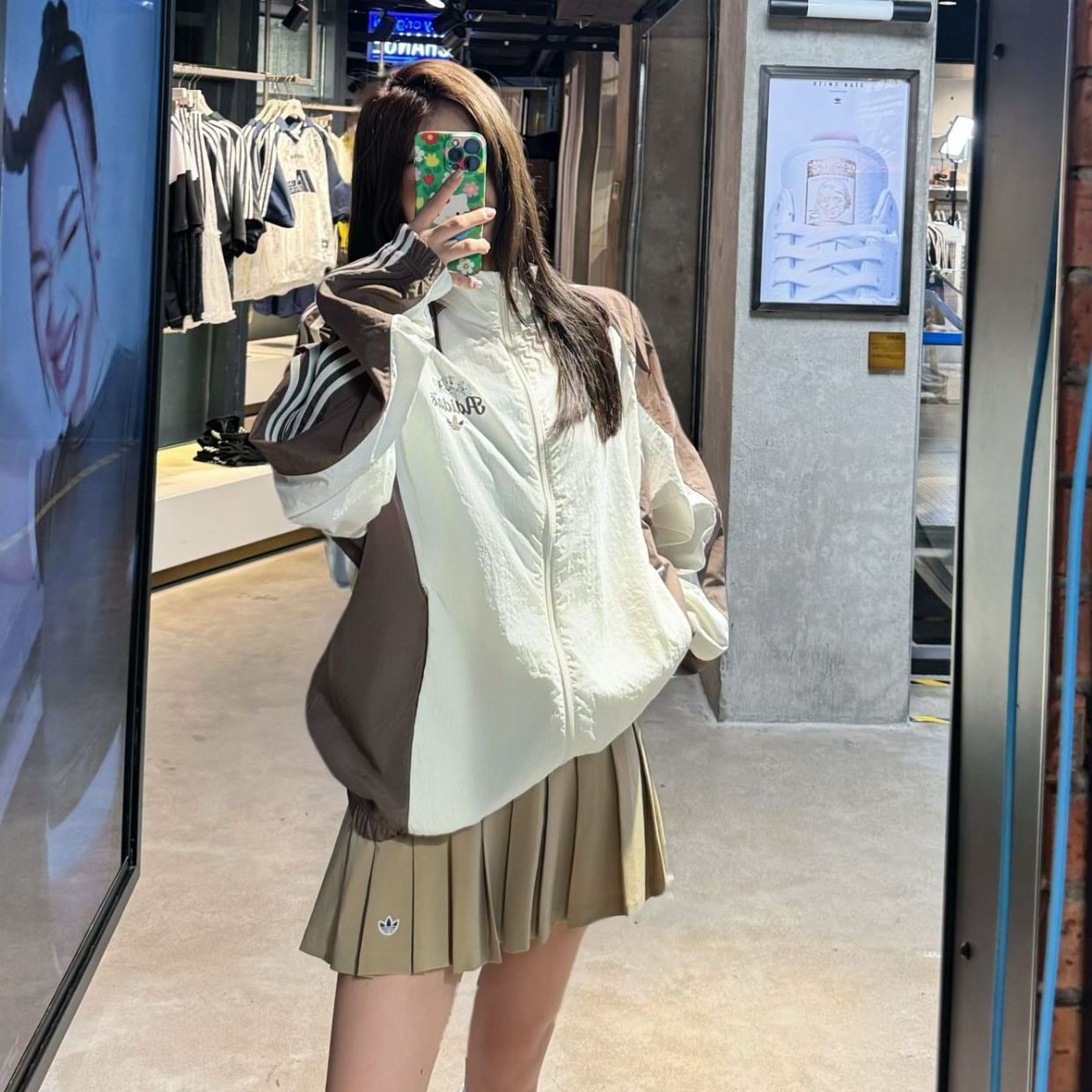 Adidas三叶草迪士尼联名款情侣运动夹克外套 KG6692
