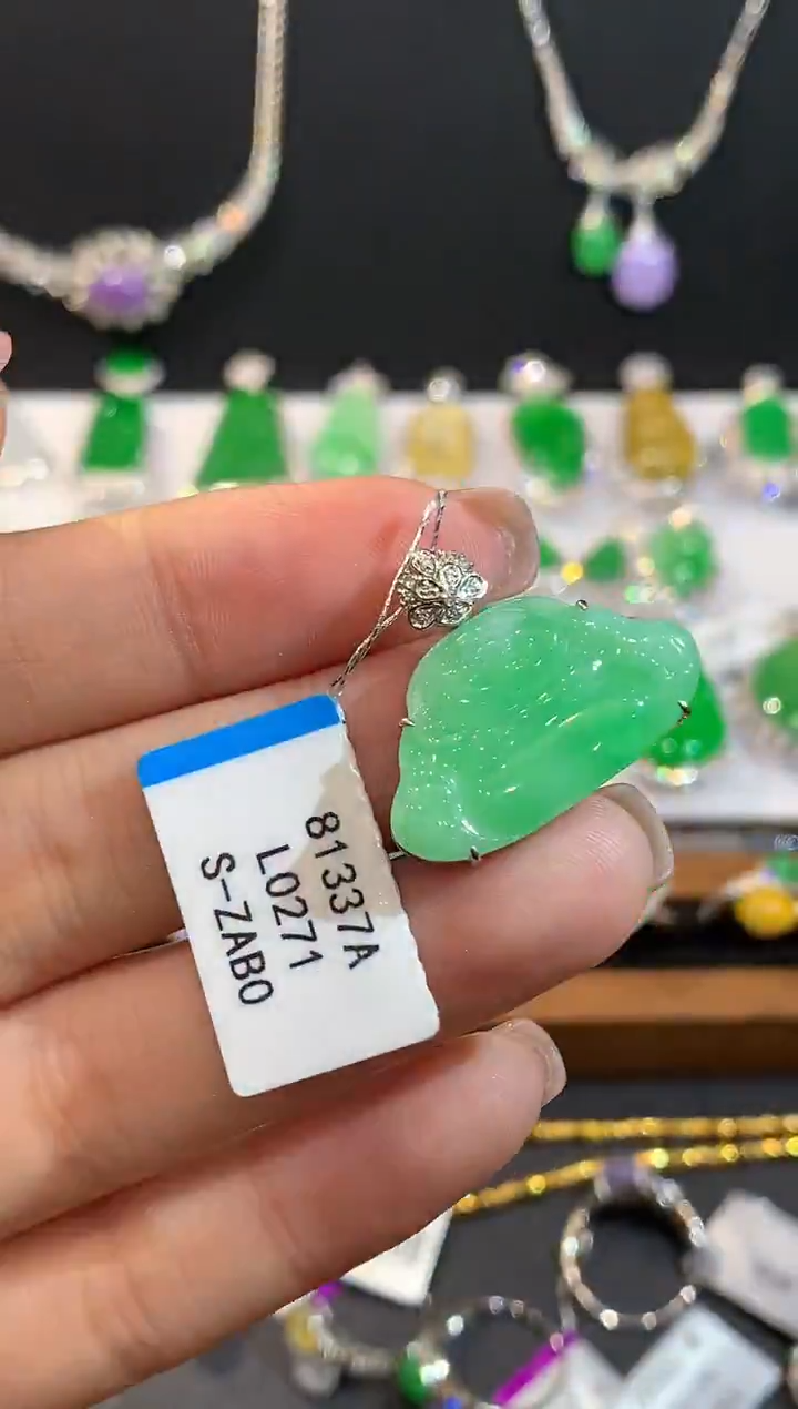 吊坠(不含链)18K金镶嵌翡翠多样性发其一