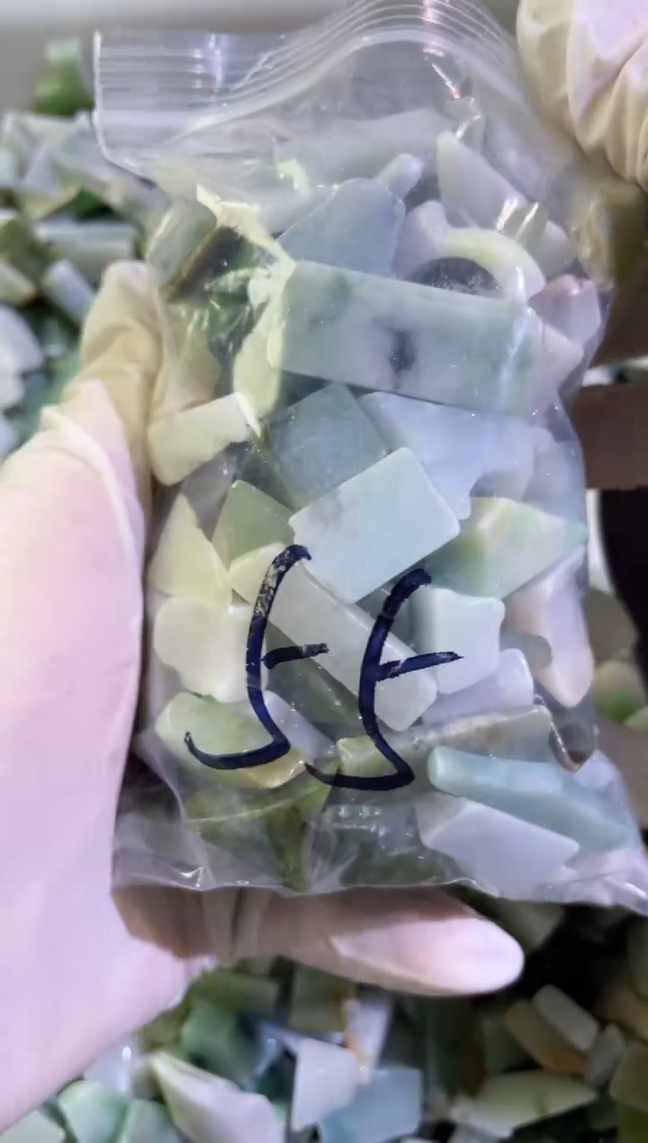 【闪购商品】翡翠颈饰未镶嵌天然翡翠中号500克55