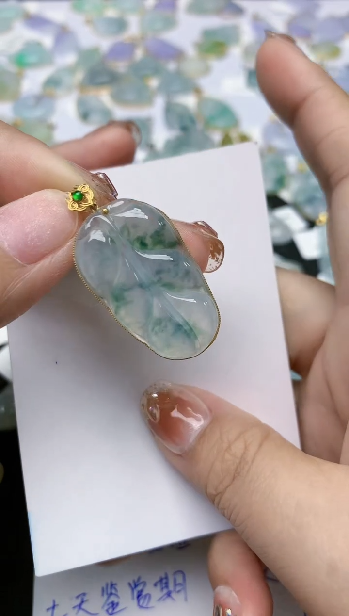 翡翠18K金镶嵌颈饰天然翡翠A货