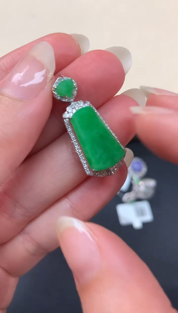 【闪购商品】翡翠吊坠(不含链)18K金镶嵌A327|13800