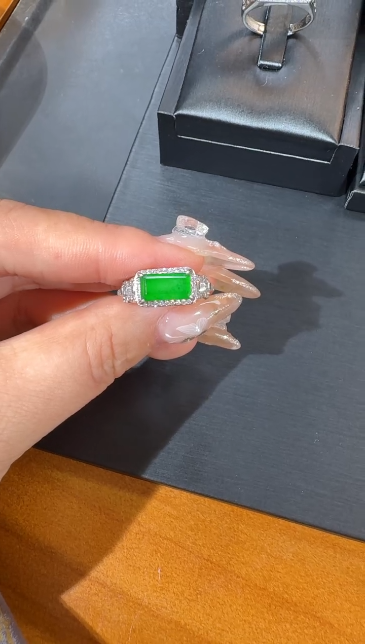 【闪购商品】翡翠戒指银S925镶嵌天然A货翡翠戒指