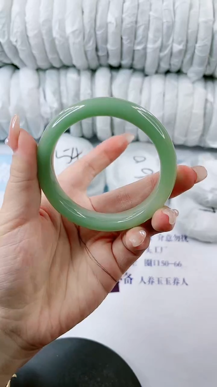 【闪购商品】石英质玉手镯未镶嵌0414442611-