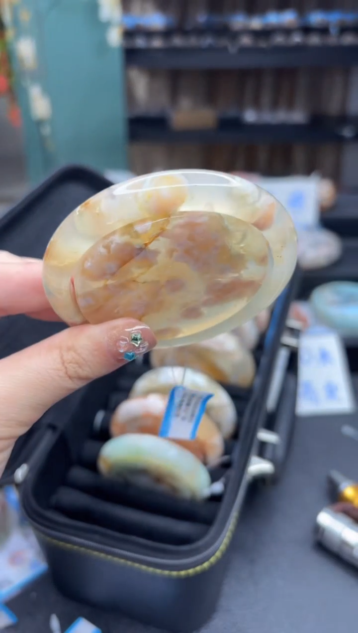 【闪购商品】石英质玉手镯未镶嵌748（61圈赠送镯心）