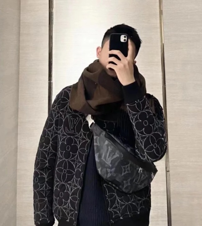 99新 LouisVuitton/路易威登  IM0099 logo老花满印外套 S码