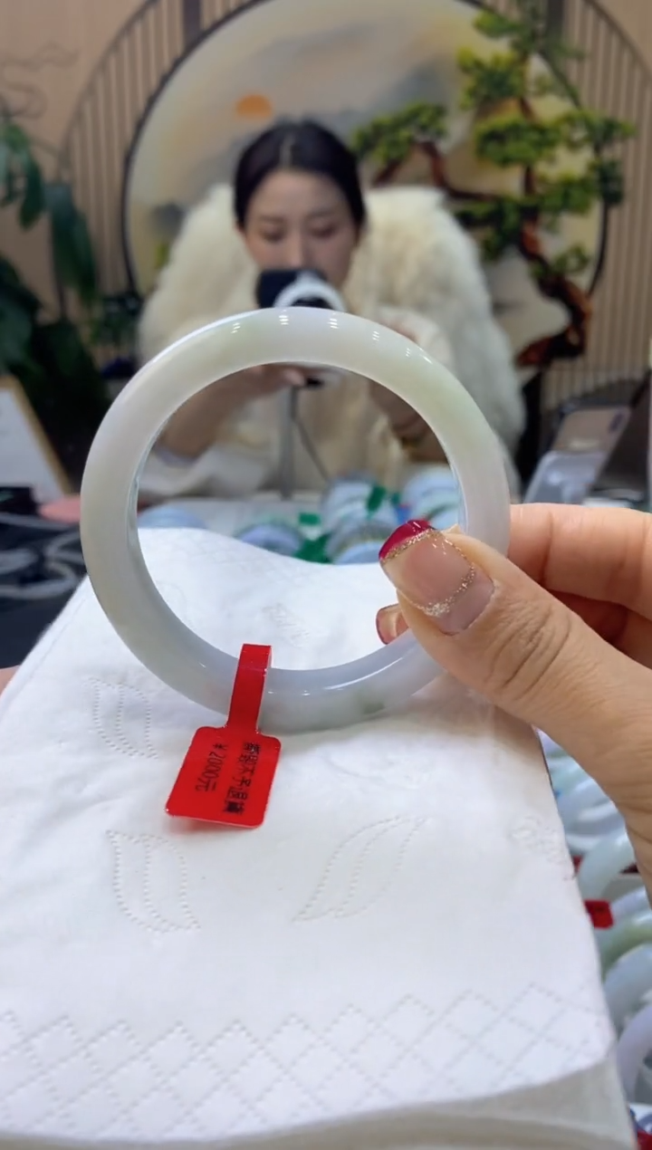 【闪购商品】翡翠手镯未镶嵌99903682