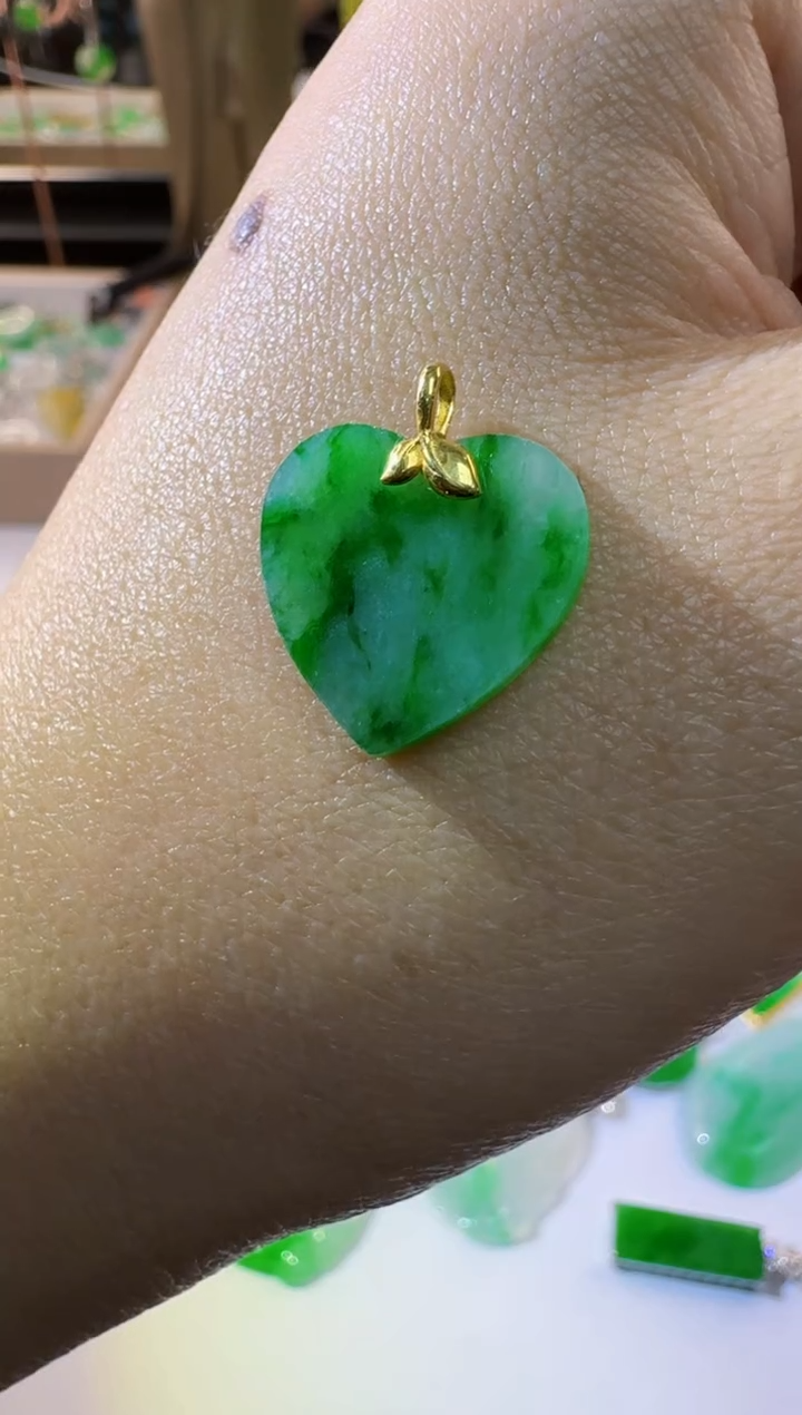 【闪购商品】翡翠颈饰18K金镶嵌缅甸A货翡翠吊坠