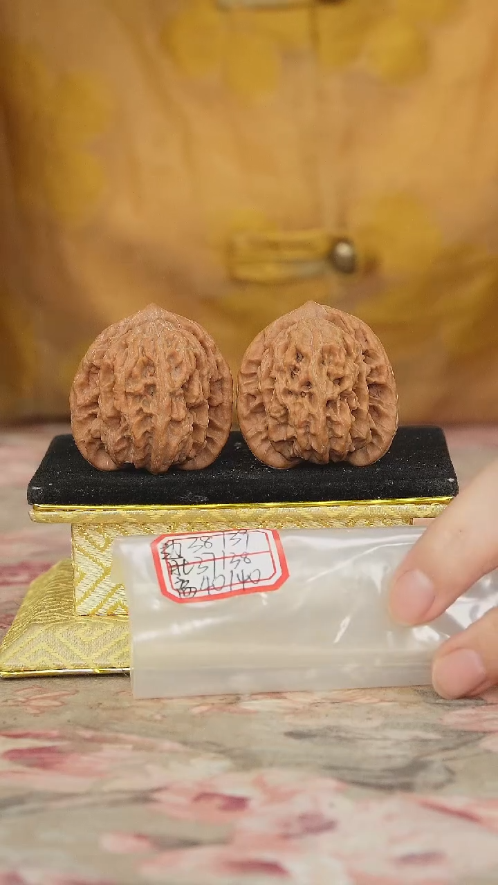 文玩核桃把件盘龙虎头