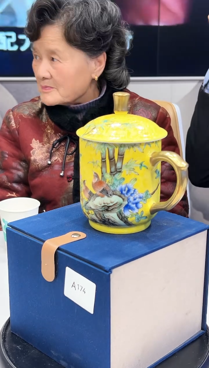 【闪购商品】杯子黄底扒花花鸟办公杯A174