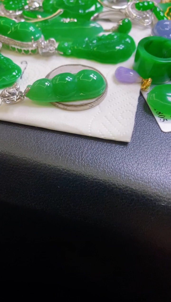 【闪购商品】翡翠颈饰18K金镶嵌吊坠