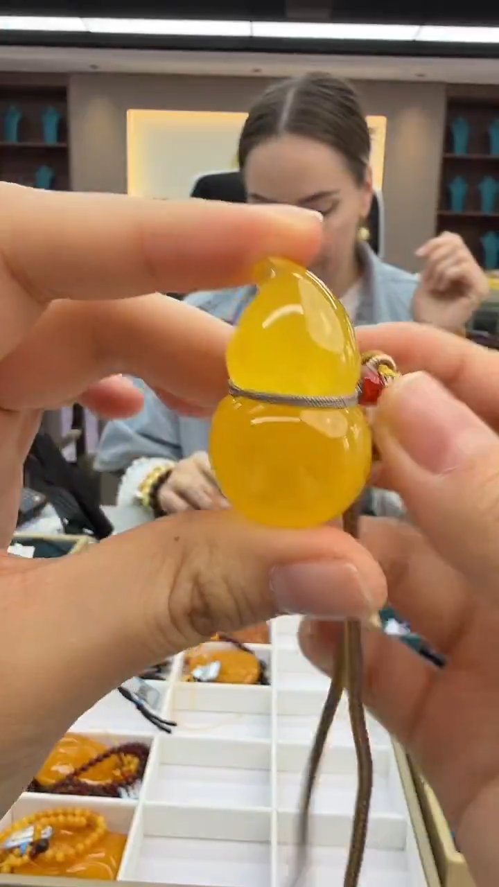 琥珀颈饰未镶嵌287秒拍号 假一罚三 