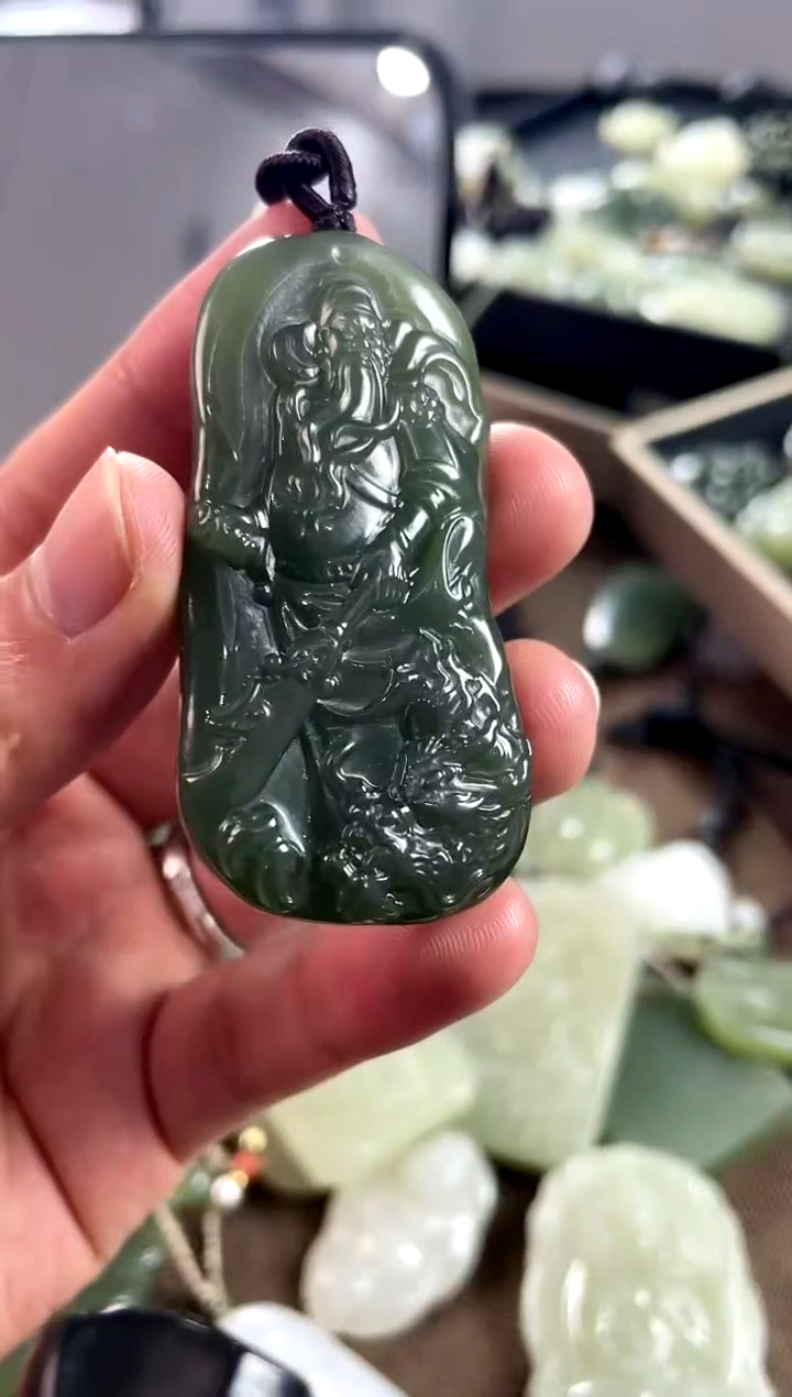 颈饰未镶嵌和田玉关二爷