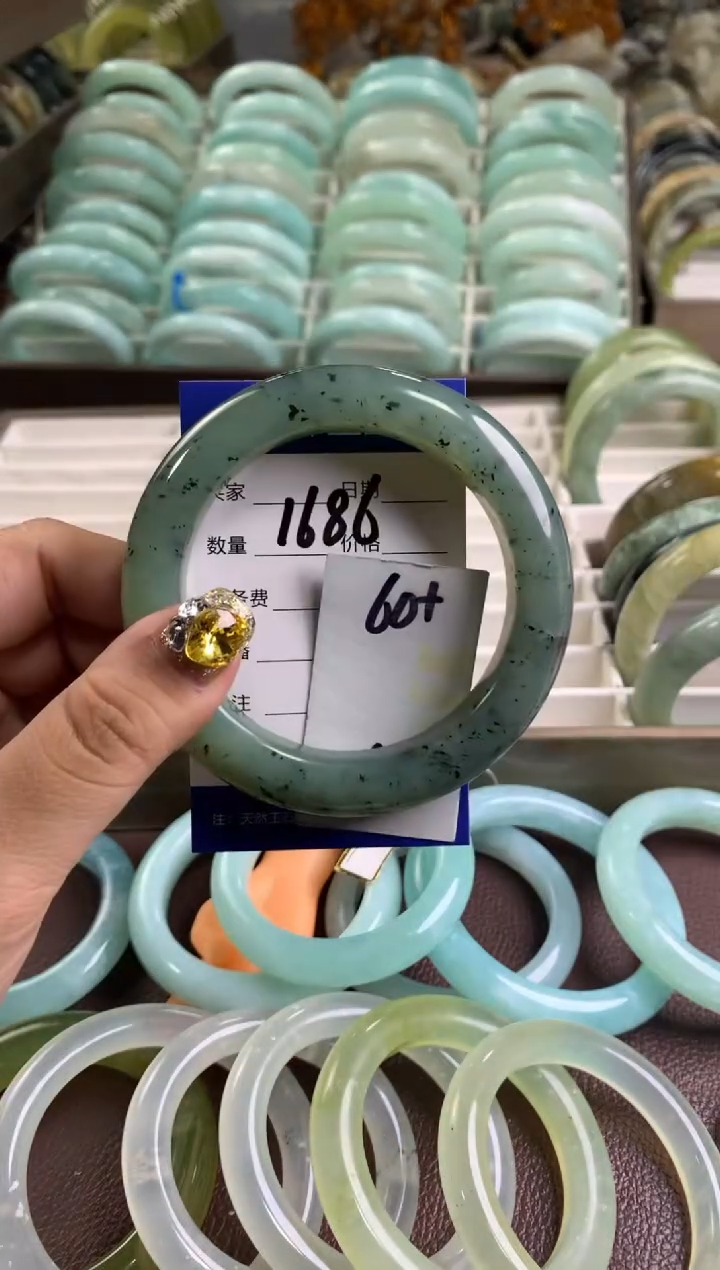 【闪购商品】蛇纹石玉手镯未镶嵌1686