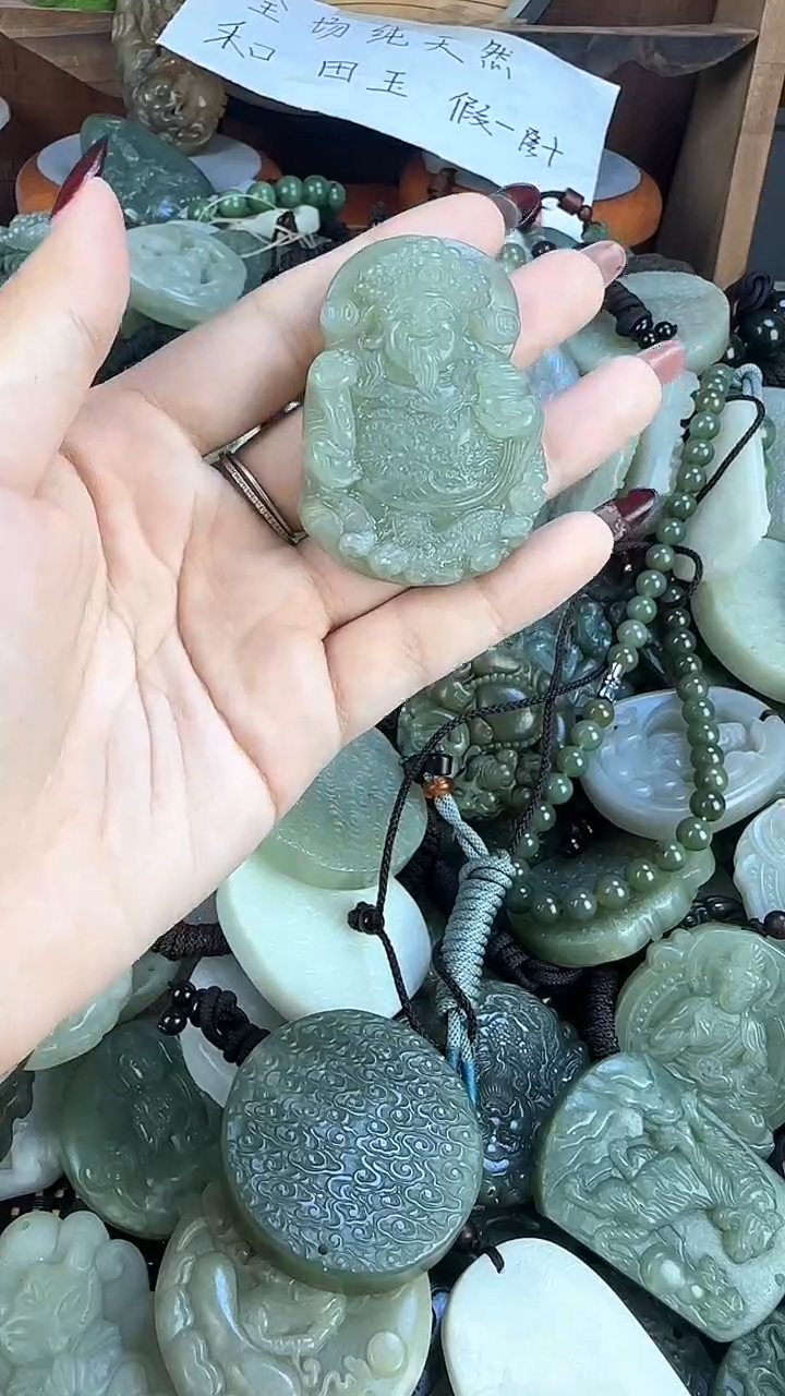 颈饰未镶嵌和田玉1