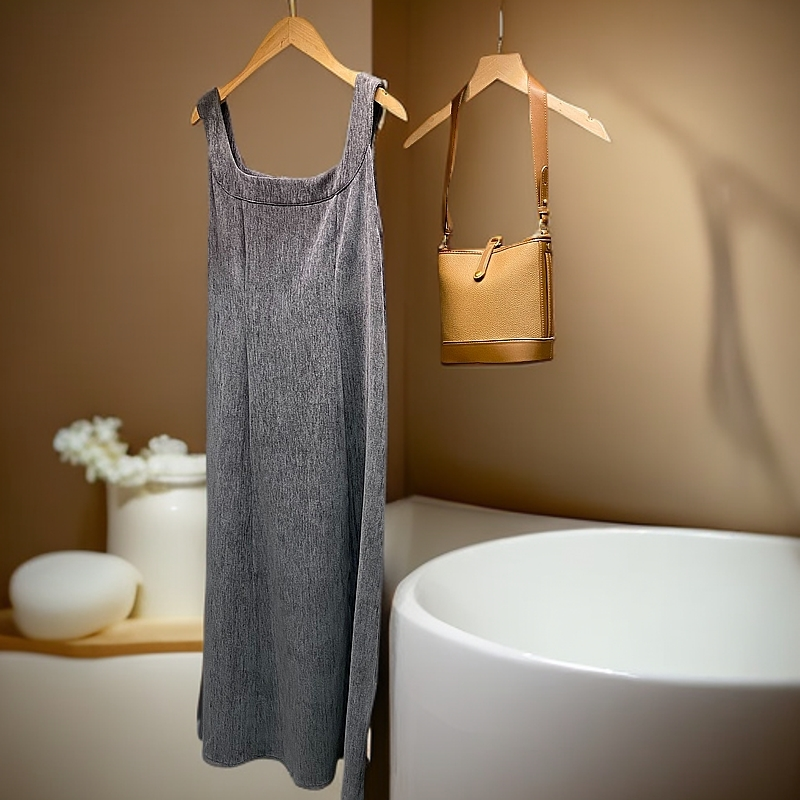 编号《1051-1052》新款气质显瘦复古背带中长款连衣裙百搭时尚纯色