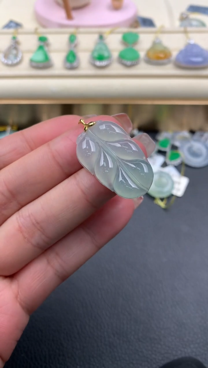 【闪购商品】翡翠颈饰18K金镶嵌D450.......