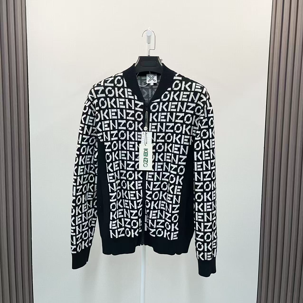 未使用 KENZO/肯佐 /满印字母logo黑白拉链外套/尺码M