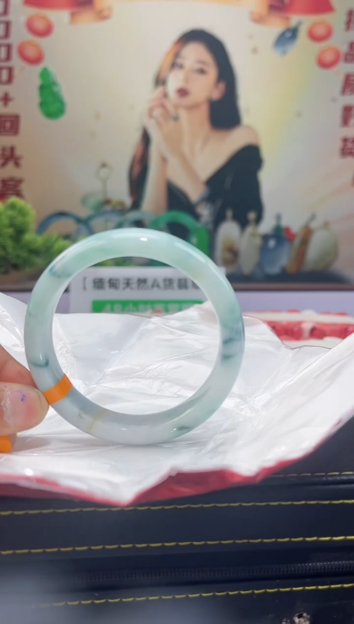 【闪购商品】翡翠手镯未镶嵌手镯1