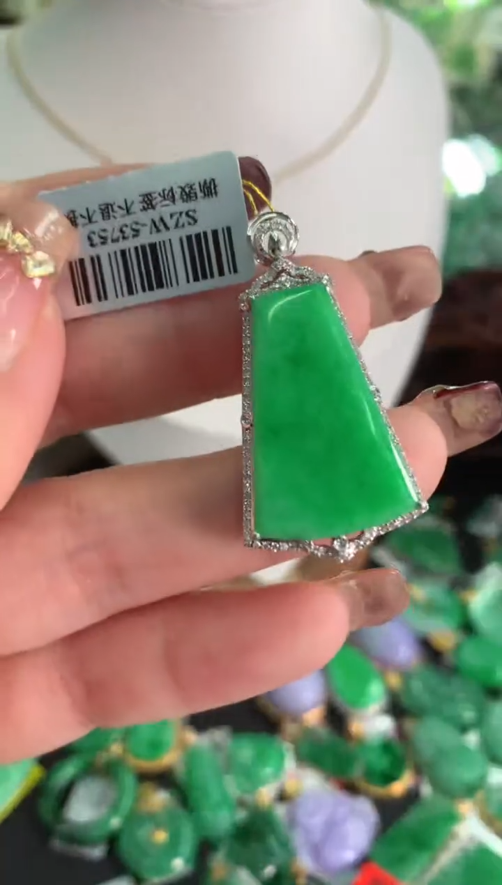 【闪购商品】翡翠吊坠(不含链)18K金镶嵌挂件