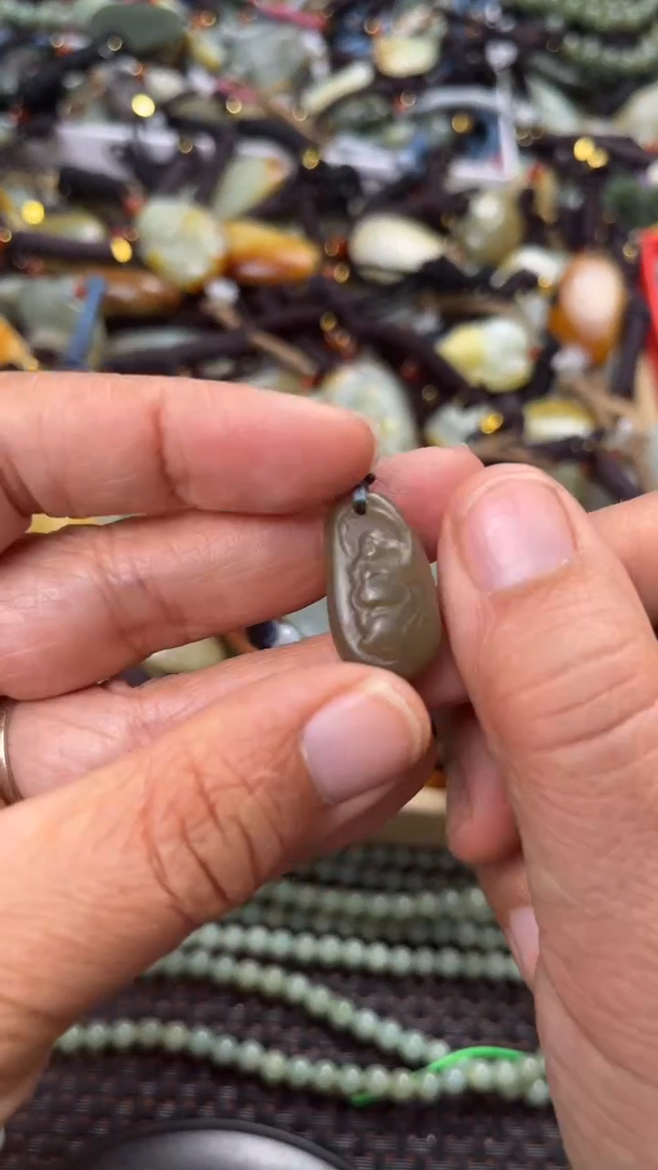 【闪购商品】和田玉颈饰未镶嵌多样性发货没有证书拍一发一有瑕