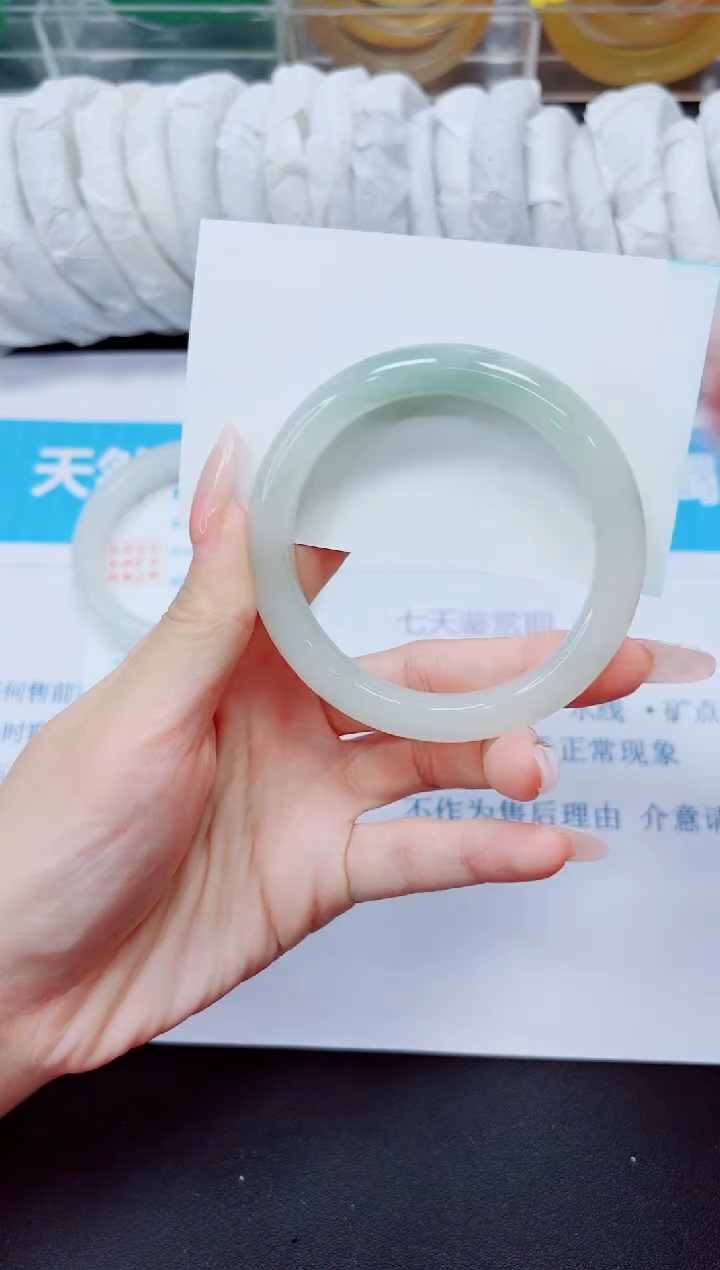 石英质玉手镯未镶嵌4/52.3