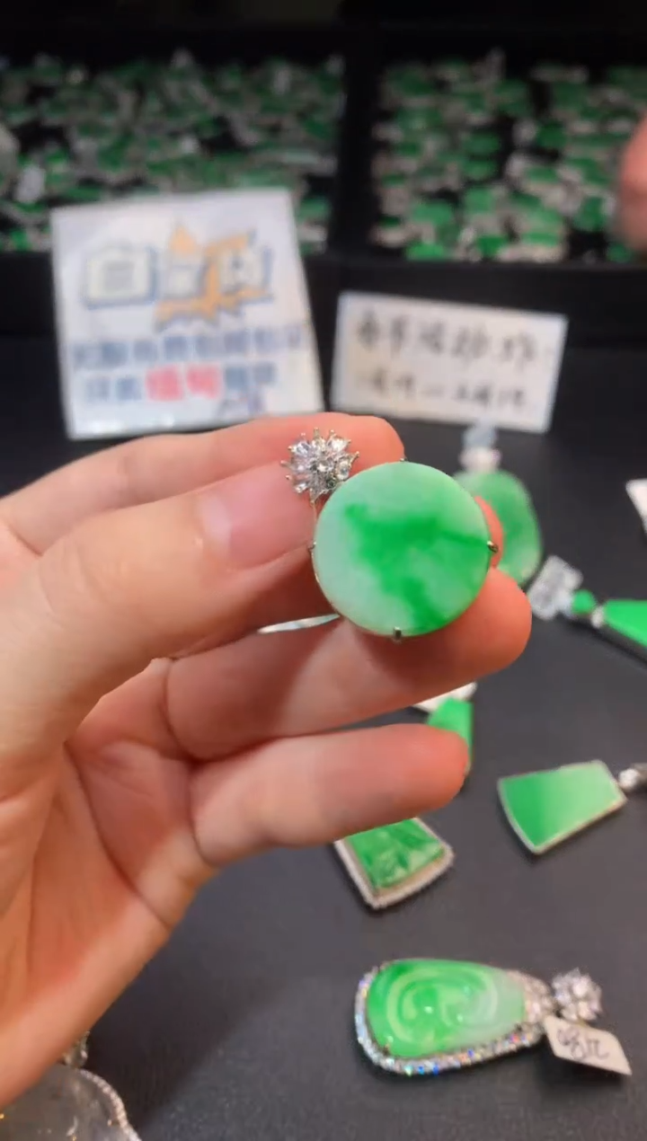 【闪购商品】翡翠颈饰银S925镶嵌翡翠1