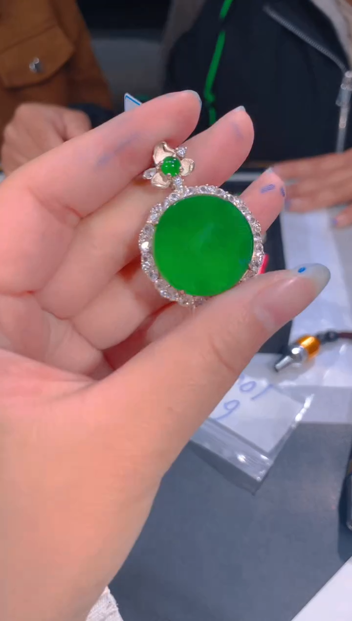 【闪购商品】定制翡翠未镶嵌96定制翡翠，多样性发货（发其一）