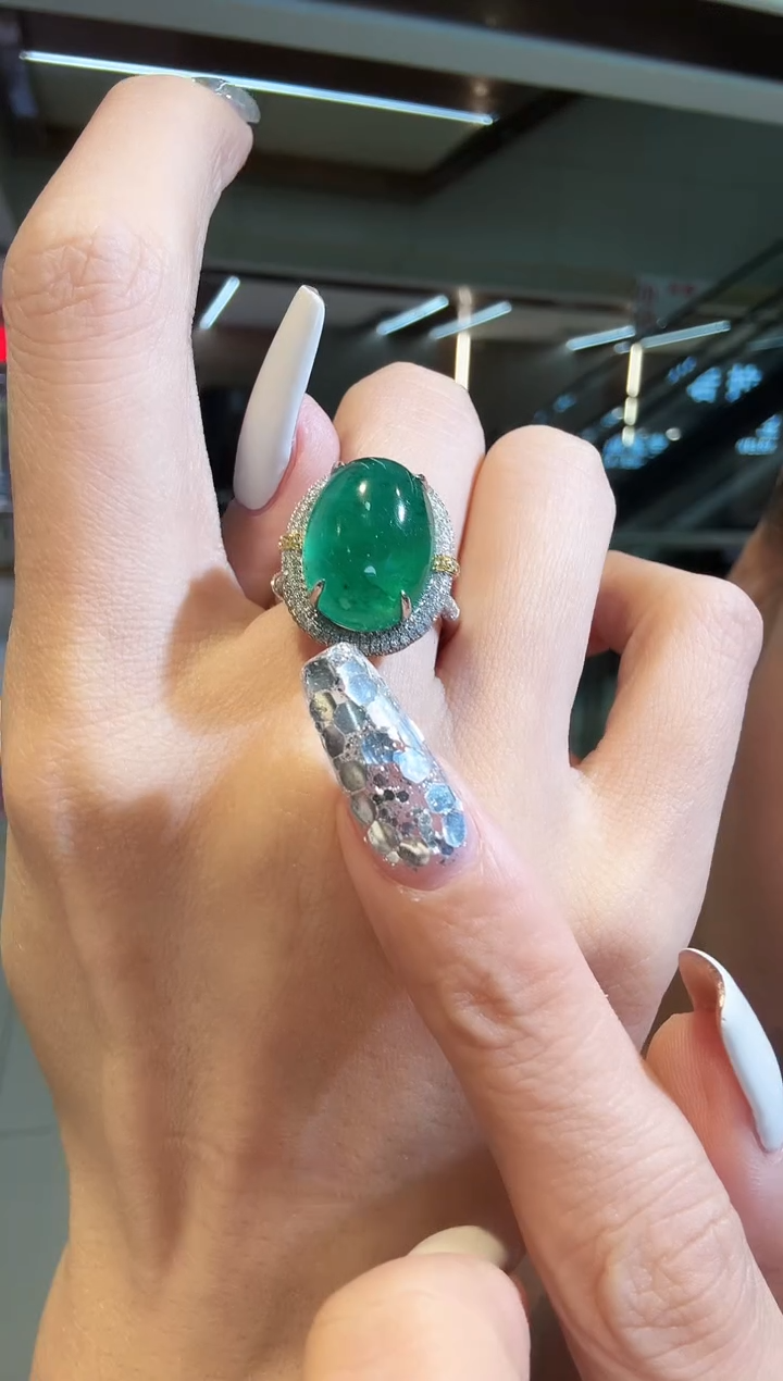 18K金镶嵌戒指祖母绿12.60ct