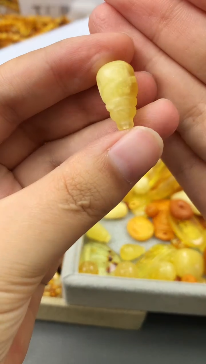 未镶嵌琥珀珠宝奇石169