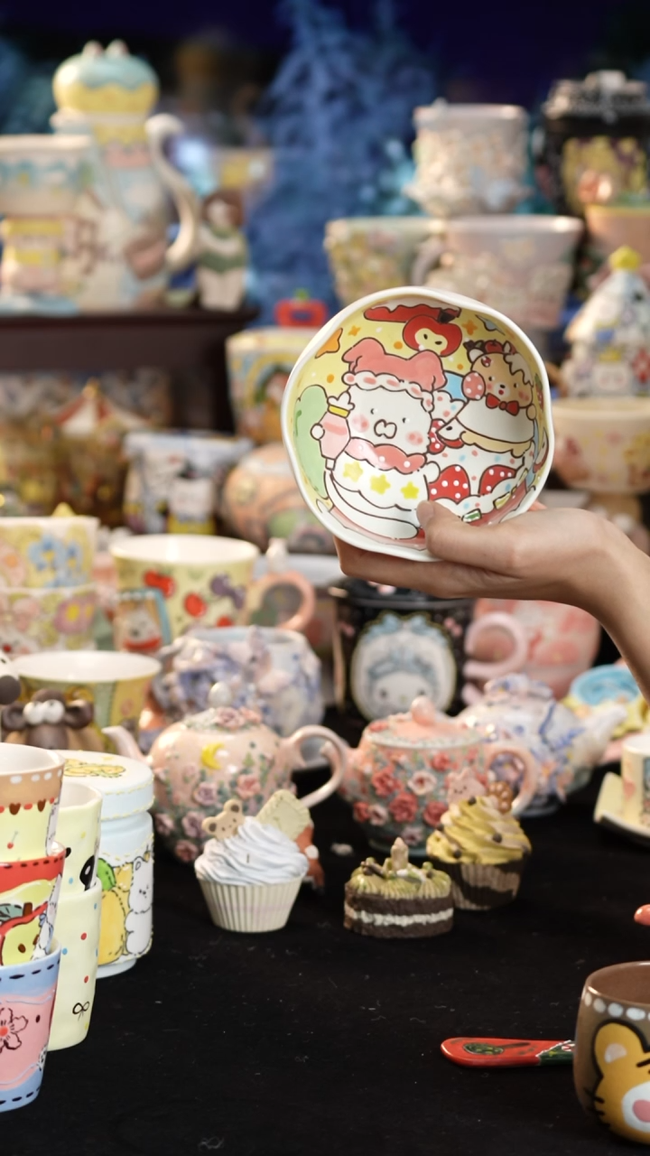 摆件陶景德镇釉下彩手绘设计师款陶瓷
