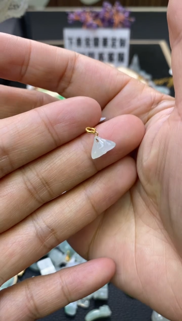 【闪购商品】翡翠颈饰未镶嵌翡翠净货28440