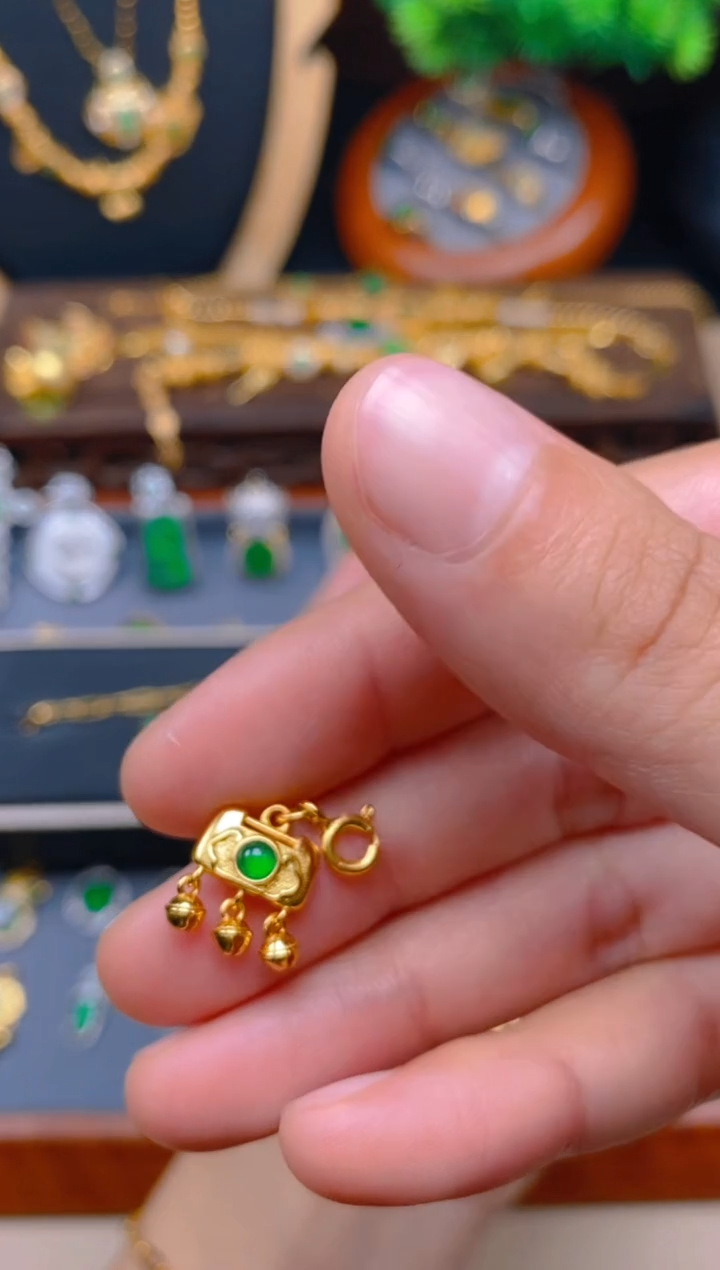 翡翠银S925镶嵌吊坠(不含链)如意锁