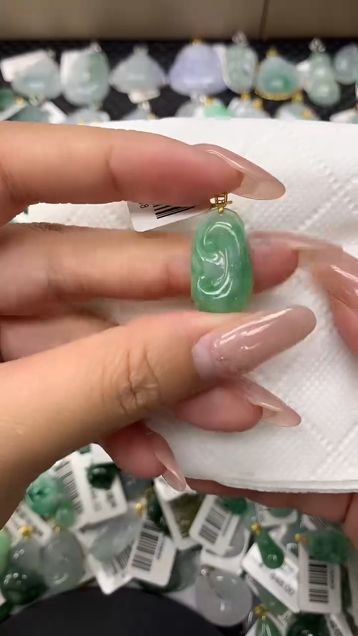 颈饰18K金镶嵌翡翠1111111111