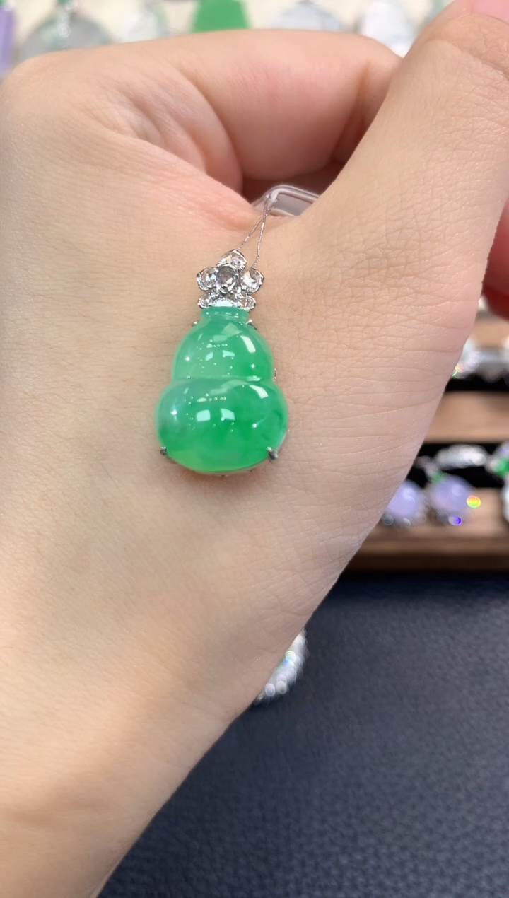 翡翠18K金镶嵌吊坠(不含链)春日珠宝 C36