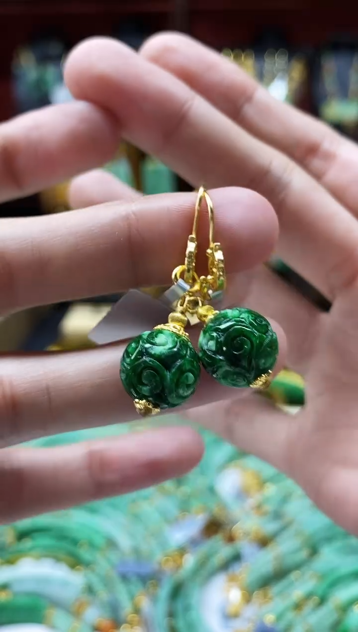 颈饰未镶嵌翡翠耳坠