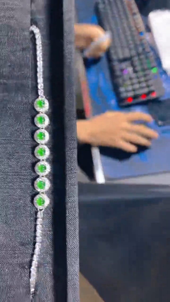 【闪购商品】翡翠手链未镶嵌0950544336多样性发一