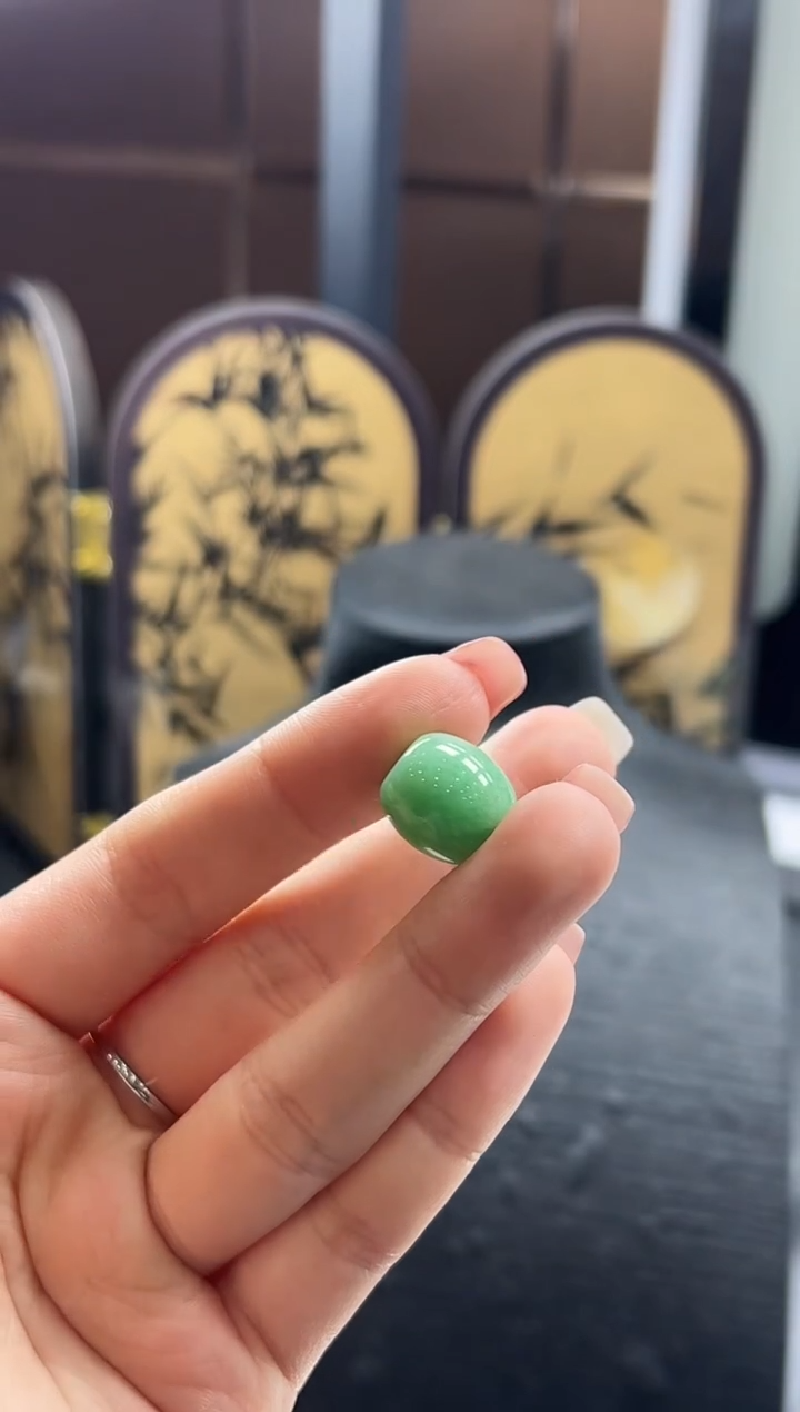 【闪购商品】翡翠颈饰未镶嵌路路通