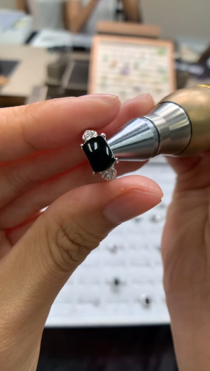 颈饰银S925镶嵌翡翠墨翠戒指-多样性发其一