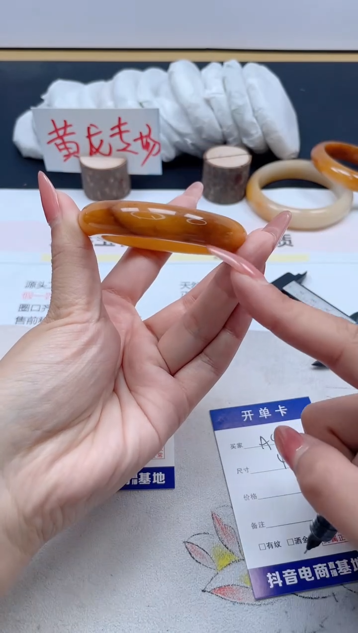 【闪购商品】石英质玉手镯未镶嵌A90/49.2
