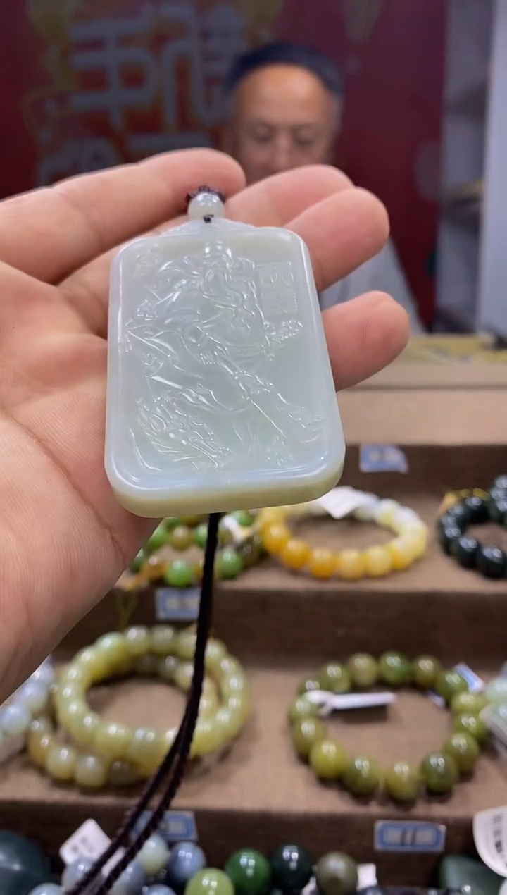 和田玉未镶嵌颈饰1