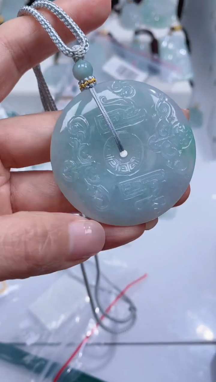 颈饰未镶嵌翡翠吊坠