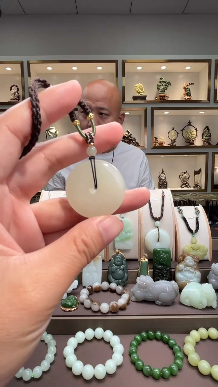 颈饰未镶嵌和田玉苏