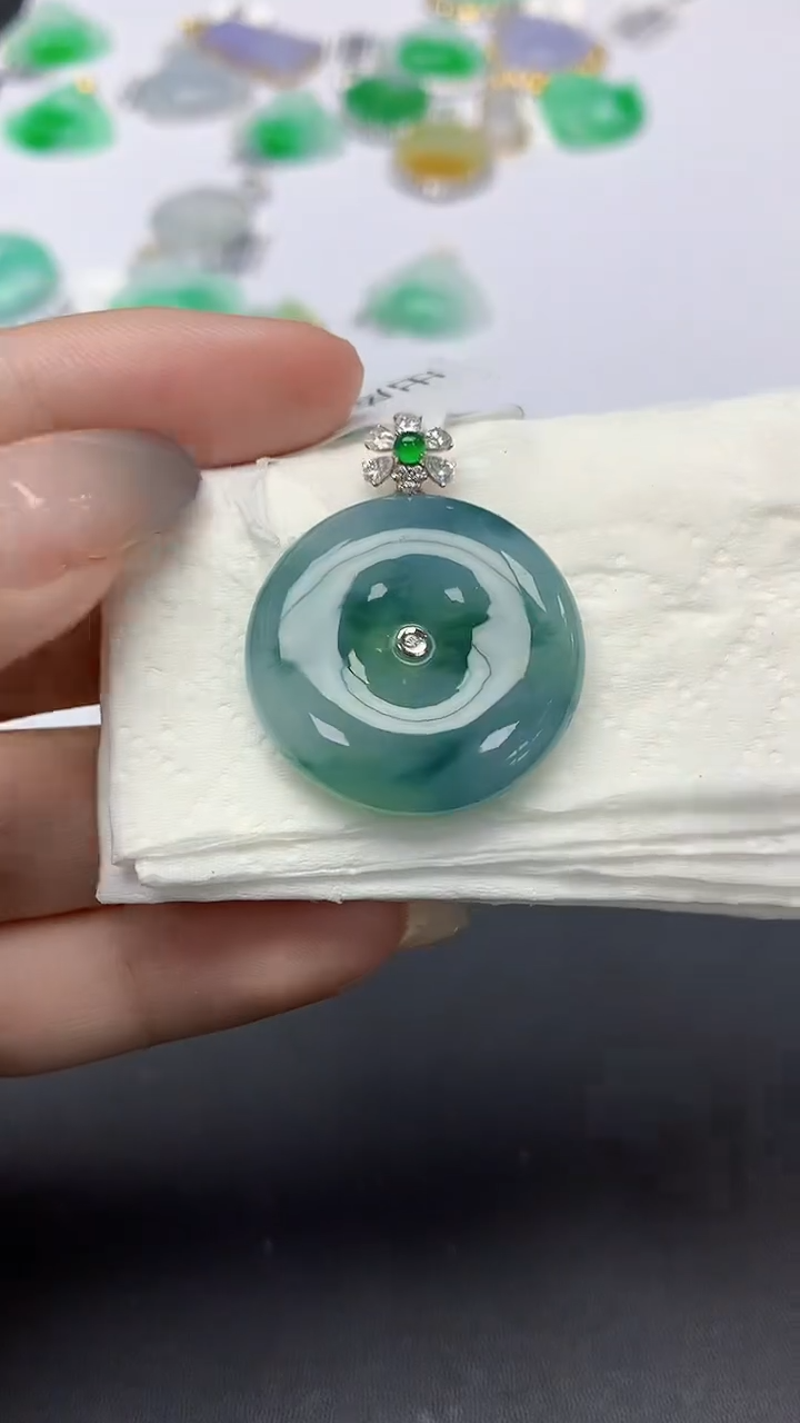 翡翠18K金镶嵌颈饰天然缅甸a货翡翠