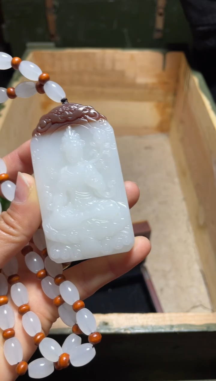 【闪购商品】俏色观音带链子1件