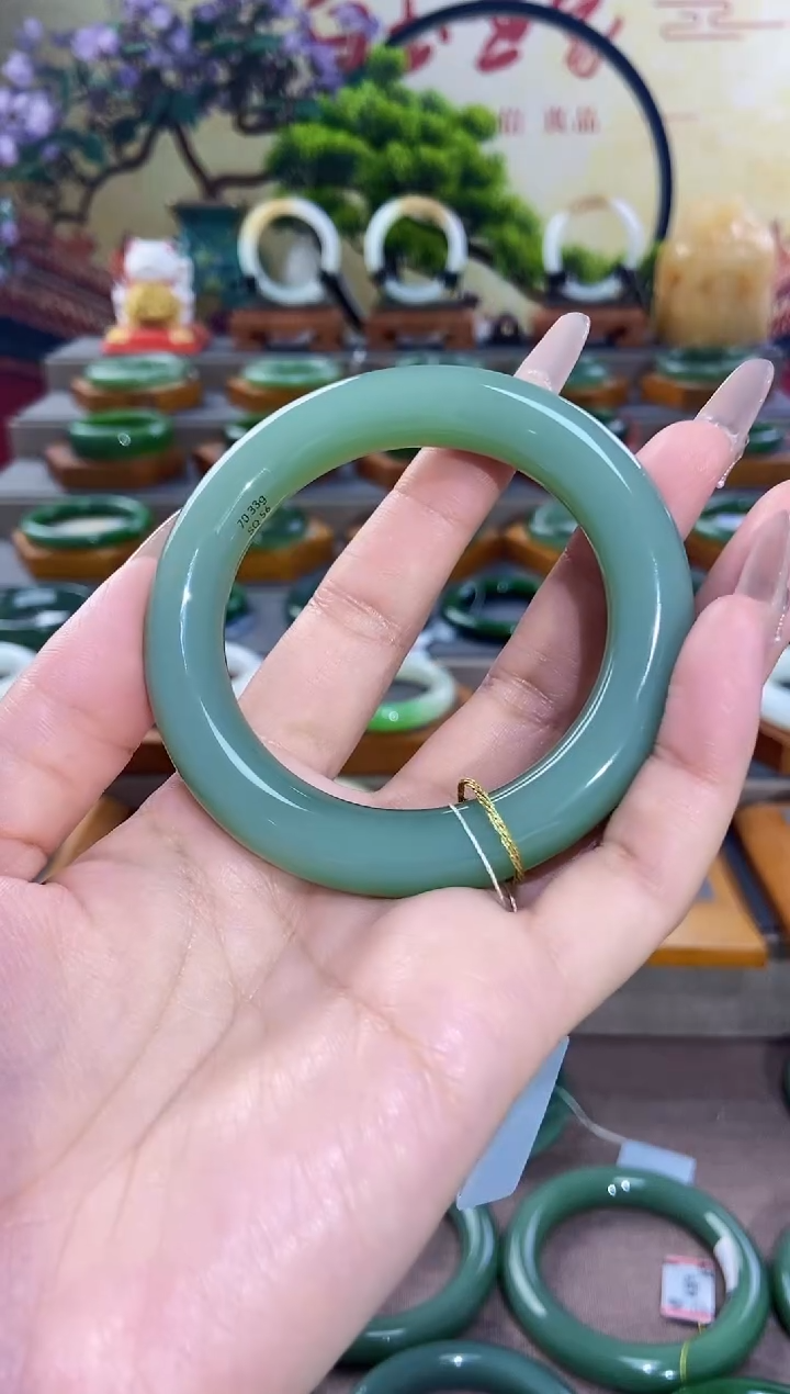 【闪购商品】和田玉手镯未镶嵌粉青手镯