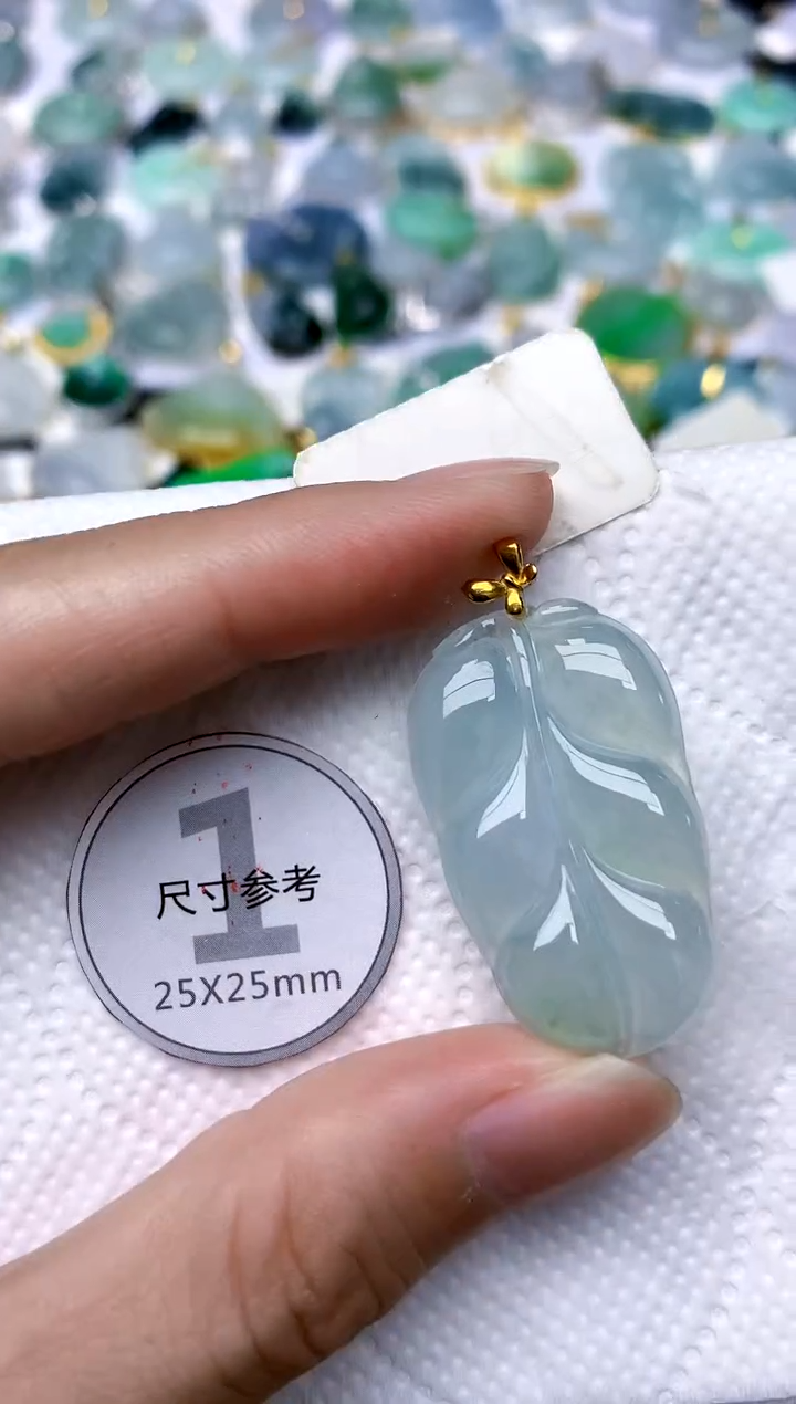 颈饰18K金镶嵌翡翠天然A货翡翠